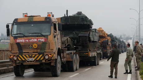 A Turkish military convoy arrives at an army base in the border town of Reyhanli near the Turkish-Syrian border in Hatay province, Turkey January 17, 2018 © Osman Orsal