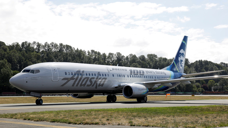 Naked passenger wreaks havoc on US flight