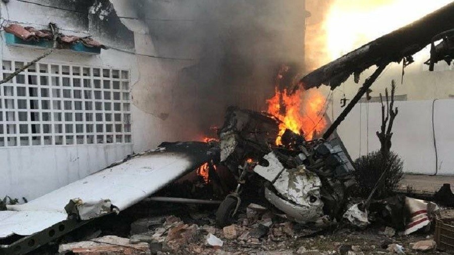 Small plane crashes into house in Venezuela, killing 1 (PHOTOS)