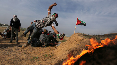 Palestinian demonstrators clash with Israeli troops in southern Gaza Strip February 9, 2018. © Ibraheem Abu Mustafa