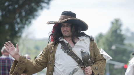 Sex with a pirate: How one woman lives with her 'husband' who has been dead since 1753 © Global Look Press/  Jeff Antenore