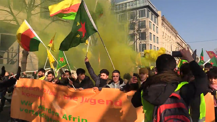 Demonstrators clash with police during Berlin protest against Turkey’s operation in Afrin (VIDEO)