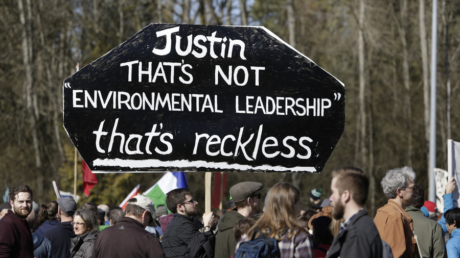 Canadians question Trudeau’s eco-leadership as thousands march against pipeline (PHOTOS)