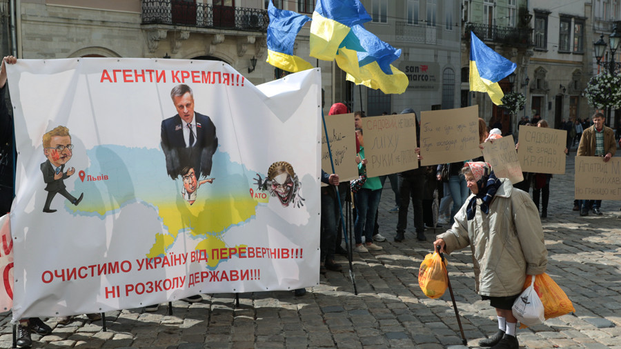 Ukraine severs economic agreement with its biggest trade partner Russia