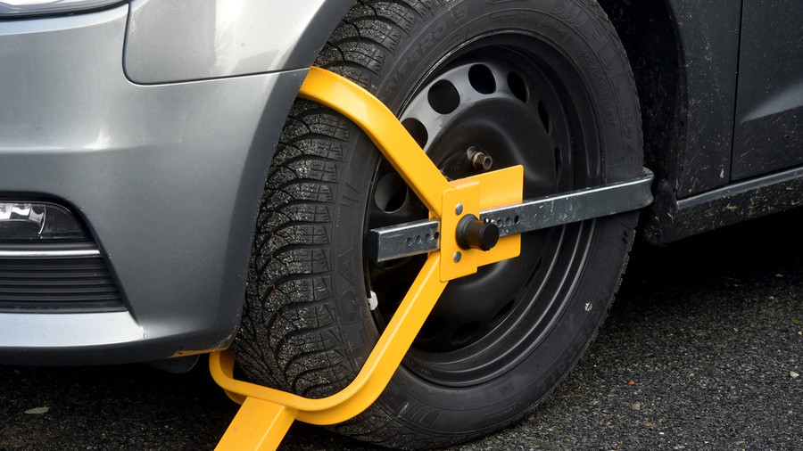 ‘I’m busted!’: UK cop accidentally fines himself for untaxed vehicle