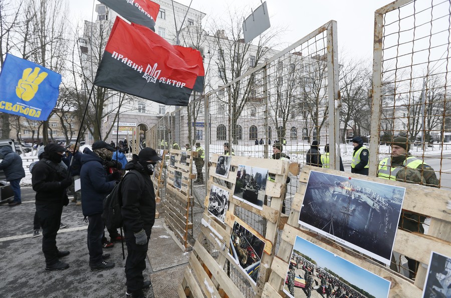 Russian Polling Stations In Ukraine Blocked By Police & Radicals ...