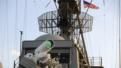 The laser weapon system (LaWS) is tested aboard the USS Ponce amphibious transport dock during an operational demonstration while deployed in the Gulf on November 15 © John Williams / U.S. Navy