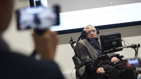 Physicist Stephen Hawking dies at the age of 76 5a9d1b07fc7e93e3388b45b4