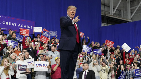 US President Donald Trump points to supporters after speaking in support of Republican congressional candidate Rick Saccone at a Pennsylvania rally on March 10, 2018. © Joshua Roberts / Reuters