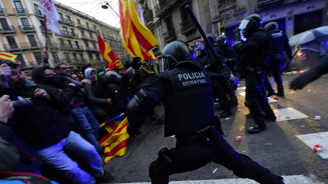 Protesters clash with riot police blocking the road leading to the central government offices during a demonstration in Barcelona on March 25, 2018 after Catalonia's former president was arrested by German police. © Lluis Gene