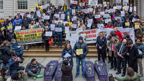 Taxi medallion owners and drivers gathered at the City Hall steps on March, 28, 2018. New York, United States  © Erik Mcgregor / Global Look Press