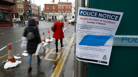 A police notice is attached to screening surrounding a restaurant which was visited by former Russian intelligence officer Sergei Skripal and his daughter Yulia. Salisbury, Britain, March 19, 2018. © REUTERS/Peter Nicholls