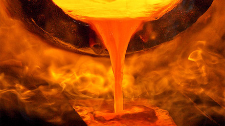 Melted gold flows out of a smelter into a mould of a bar at a plant of gold refiner and bar manufacturer Argor-Heraeus SA in the southern Swiss town of Mendrisio © Pascal Lauener