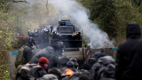 French police use tear gas & water cannons against thousands of eco-activism protesters (VIDEO)