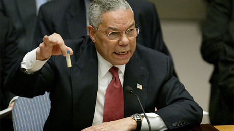 FILE PHOTO: U.S. Secretary of State Colin Powell holds up a vial that he described as one that could contain anthrax © Ray Stubblebine