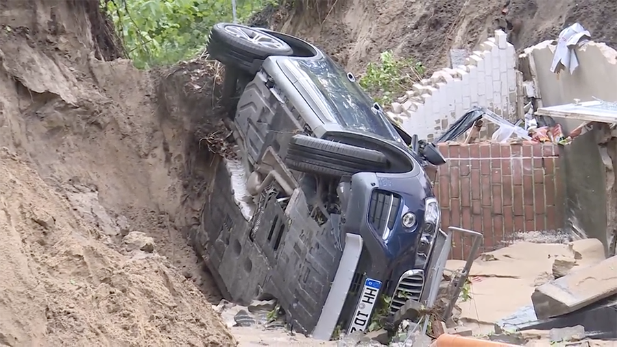 Sinkholes & submerged streets: Violent storms flood northern Germany (VIDEOS)