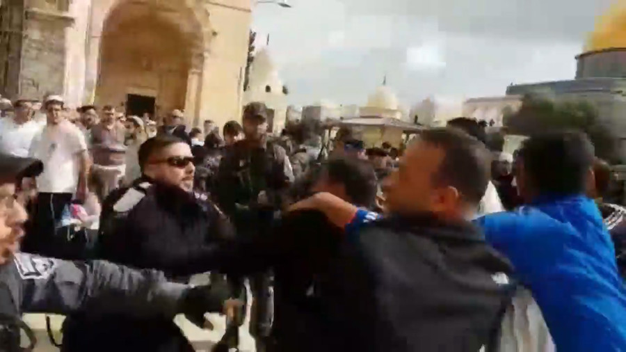 Jerusalem Day: Israelis clash with Palestinians on Temple Mount ahead of charged week (VIDEO)