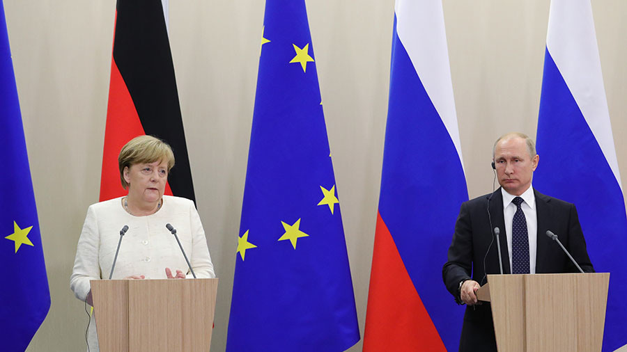 Merkel & Putin speak to press after meeting in Sochi (VIDEO)