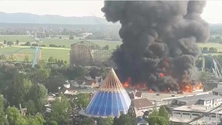 Massive fire rips through Europe’s 2nd largest theme park (PHOTO, VIDEO)