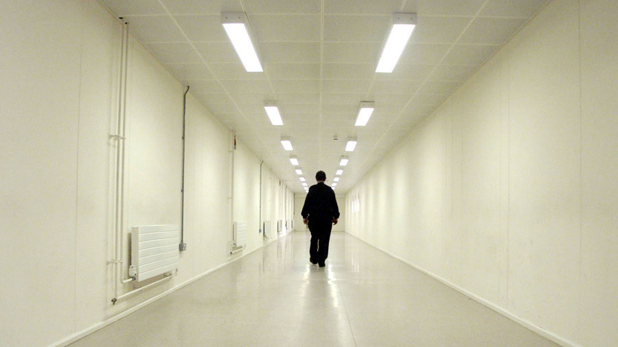 UK govt accused of violating court orders by illegally detaining asylum seekers