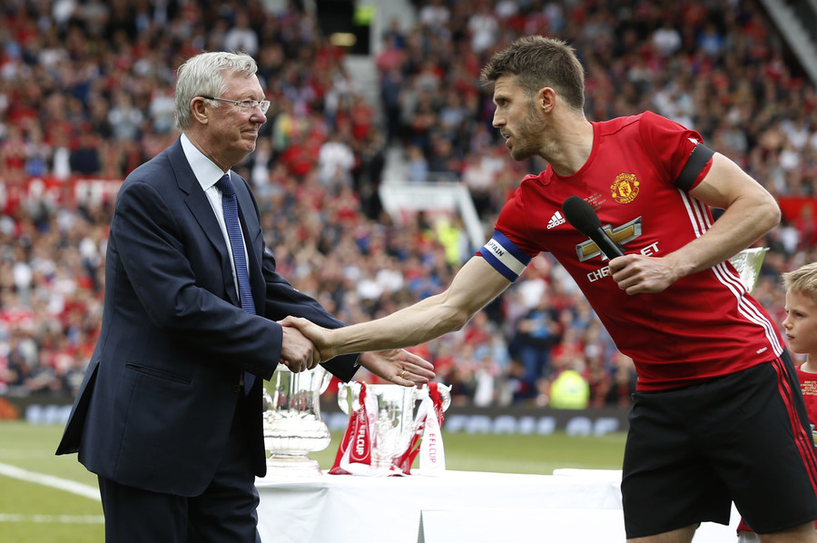 Ferguson congratulates United star Michael Carrick at his testimonial game last year © Reuters Staff / Reuters 