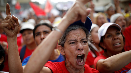 Supporters of Venezuela's President Nicolas Maduro shout slogans during a campaign rally in Caracas, Venezuela May 4, 2018 © Carlos Garcia Rawlins