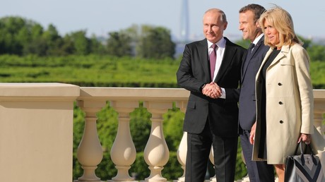 Russian President Vladimir Putin, and French President Emmanuel Macron with his wife Brigitte © Mikhael Klimentyev