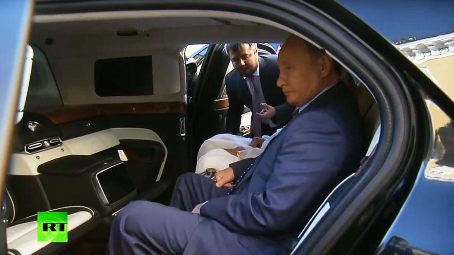 Sneak peek inside Putin's new limo: Russian leader showcases his ride  (VIDEO) — RT World News