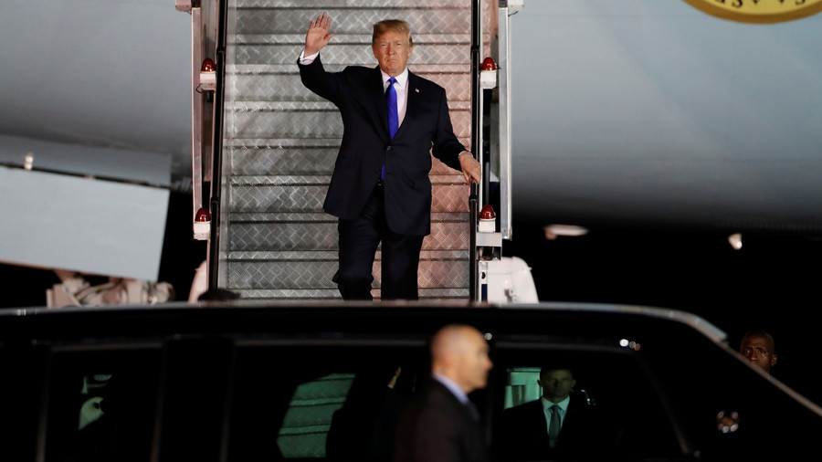 Fox host calls Trump & Kim 2 dictators, Twitter erupts
