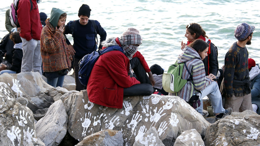 Yell, laugh, push: Oxfam slams French police for abusing, detaining migrant children at border
