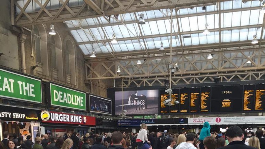 Man Detained After Bomb Scare At London S Charing Cross Rail