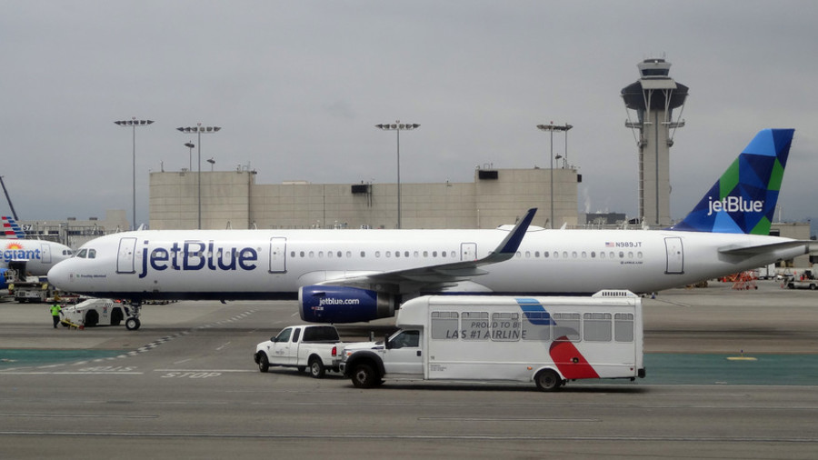 Police board LA-bound plane after pilot mistakenly triggers hijacking alarm (PHOTOS, VIDEOS)