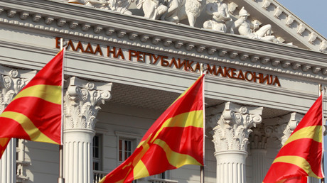 Macedonian flags fly in front of the government building in Skopje. © Ognen Teofilovski / Reuters