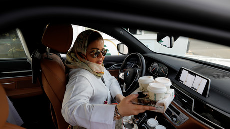 Samira al-Ghamdi stops for coffee while driving herself to work in Jeddah, Saudi Arabia, on June 24, 2018. © Zohra Bensemra / Reuters