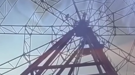 Drunken man falls from Ferris wheel in failed selfie attempt (GRAPHIC VIDEO)