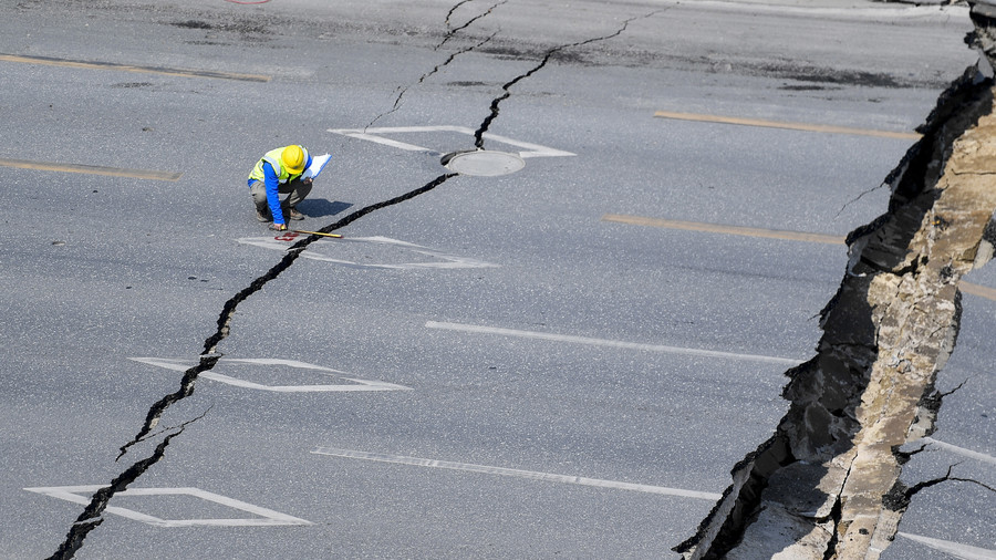 Terrifying moment a road collapses in southwest China caught on camera (VIDEO)