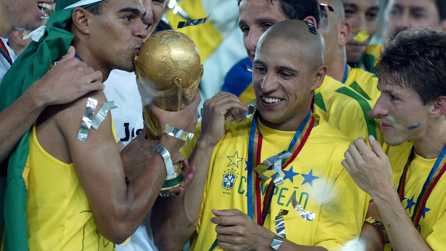 ‘Lifting the golden trophy is incredible’: Roberto Carlos on what it ...