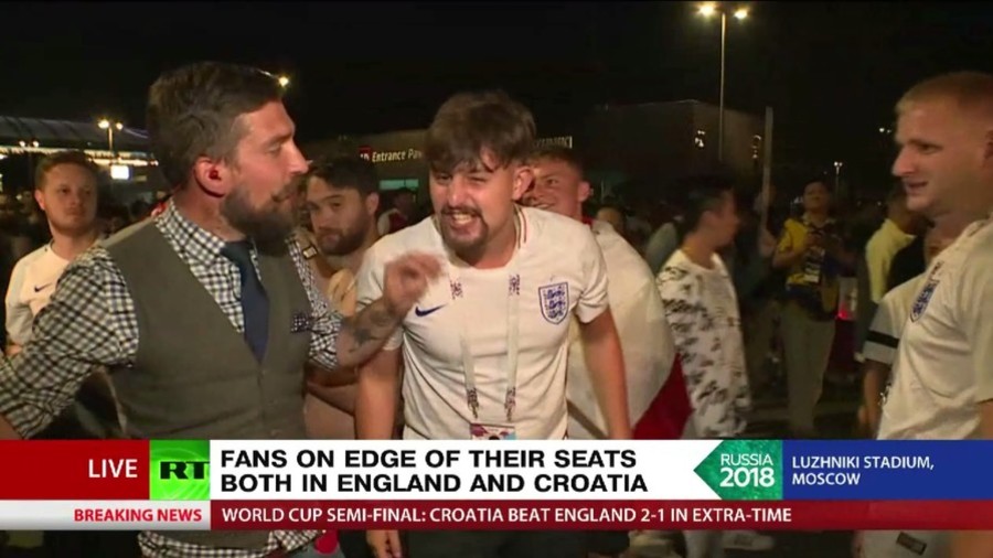 F-bombing & middle-finger showing England fans interrupt RT broadcast (VIDEO)