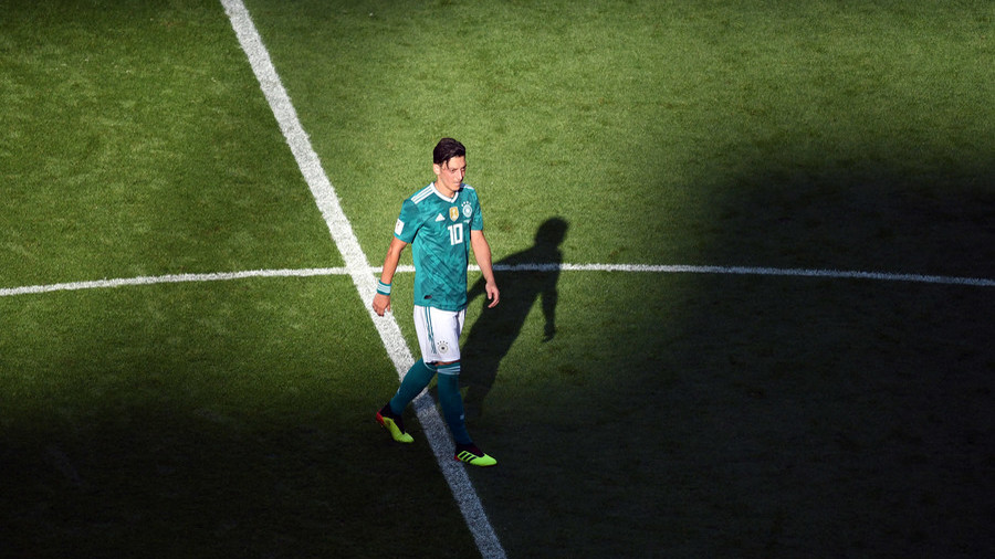 Unai Emery Releases Statement On Mesut Ozil