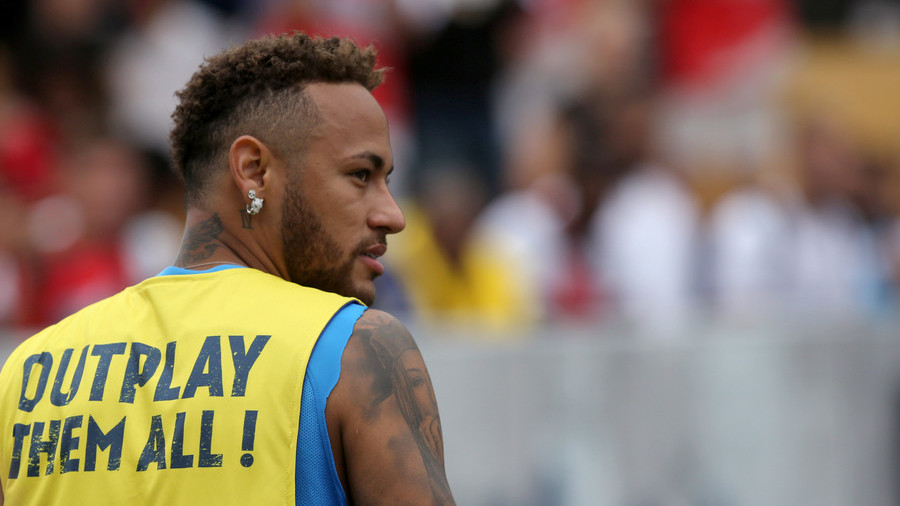 Neymar barges over teen after losing ball in 5-a-side match (VIDEO)