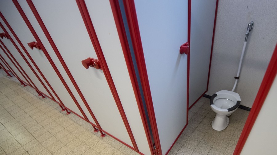 Italian soldier shoots himself in unexplained suicide in Berlusconi residence toilet