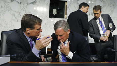 Senators Mark Warner (D-Virginia) and Richard Burr (R-North Carolina) at the Senate Intelligence Committee © Kevin Lamarque