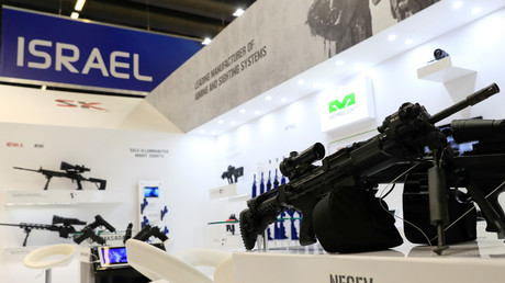 Officer hospitalized as Tommy Robinson supporters face-off with anti-fascists (PHOTOS)