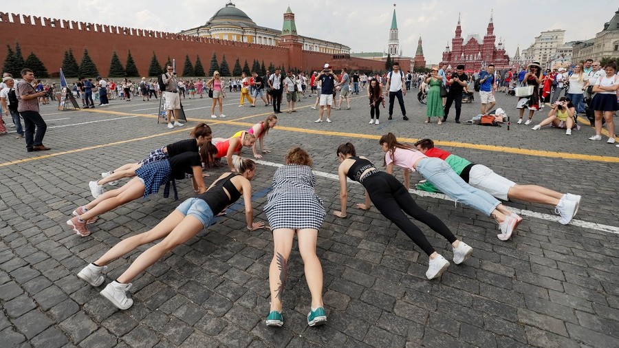 Putin proposes tax benefits for Russians doing sport