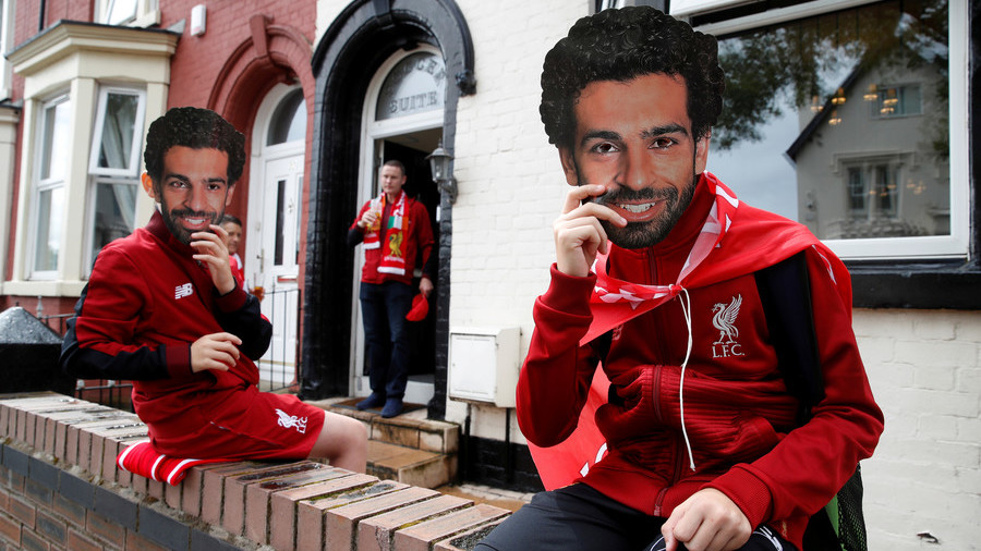 Liverpool refer Mo Salah to police after video emerges of player texting while driving (VIDEO)