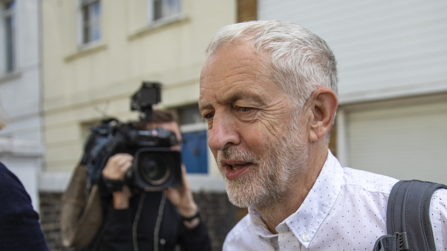 Corbyn attacked for Islamist hand-sign, claims it was in solidarity with Cairo massacre victims