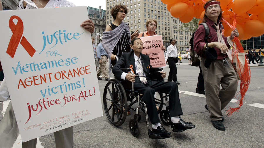 Vietnam Demands Monsanto Compensate Agent Orange Victims After Us Cancer Ruling Precedent Rt World News