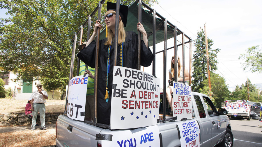 Trump ‘abandoning’ American youth, student loan watchdog says in resignation letter