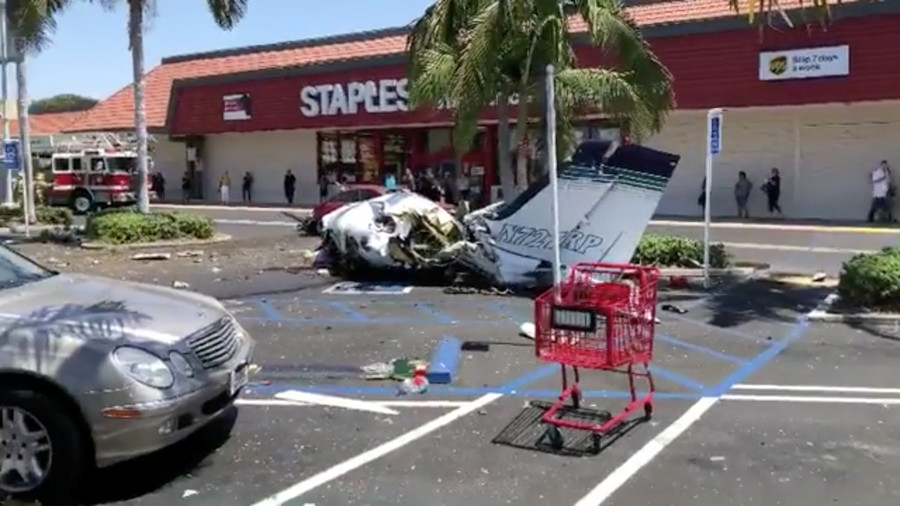 Cessna plane crashes in California parking lot, killing all 5 on board