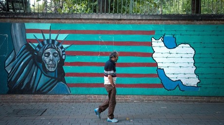 An anti-US mural in Tehran © Nazanin Tabatabaee Yazdi